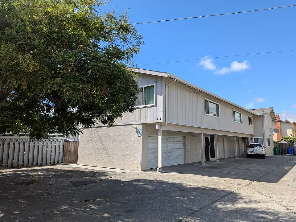 184 Sunset Blvd - Community Front View