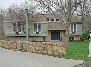 106 Chateau Ct, Sewickley, PA 15143