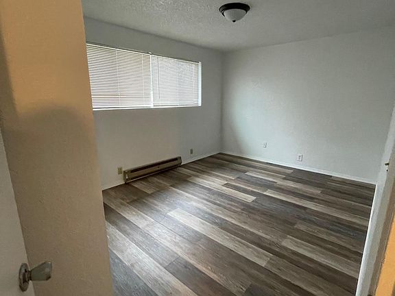5th image of 2714 Hemlock Dr