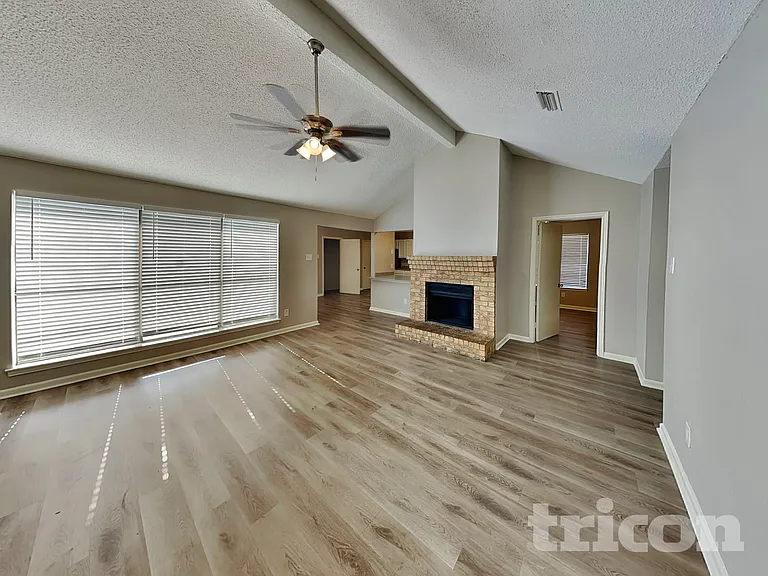 1252 Payne Dr — Photo 3
