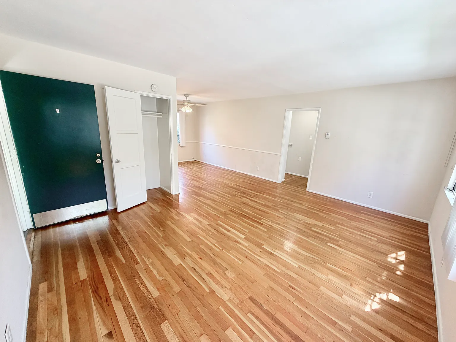 1 bed, 1.0 bath, 750 sqft, $2,075 — Photo 3