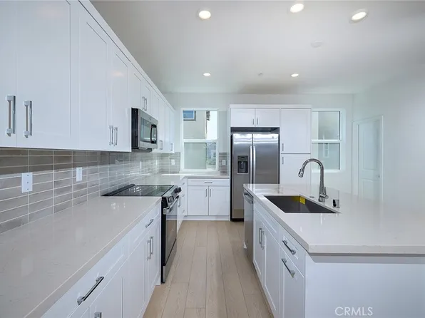 6045 Fairfax Dr, Eastvale, CA 92880