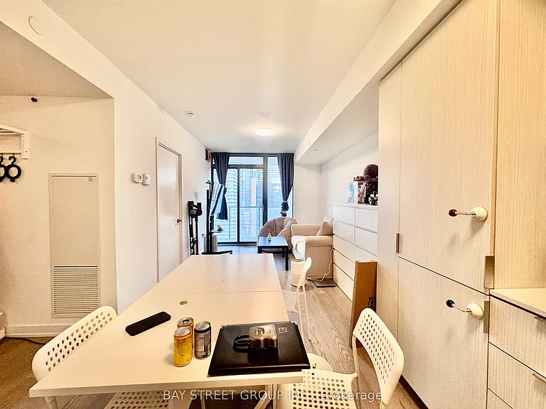 11 Wellesley St W #2103 — Photo 3