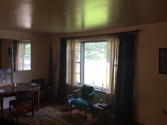 3rd image of 972 Thunderbird Dr