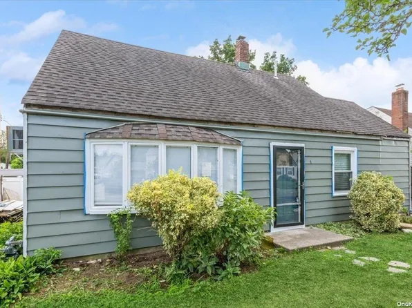 330 Curtis Avenue, Carle Place, NY 11514