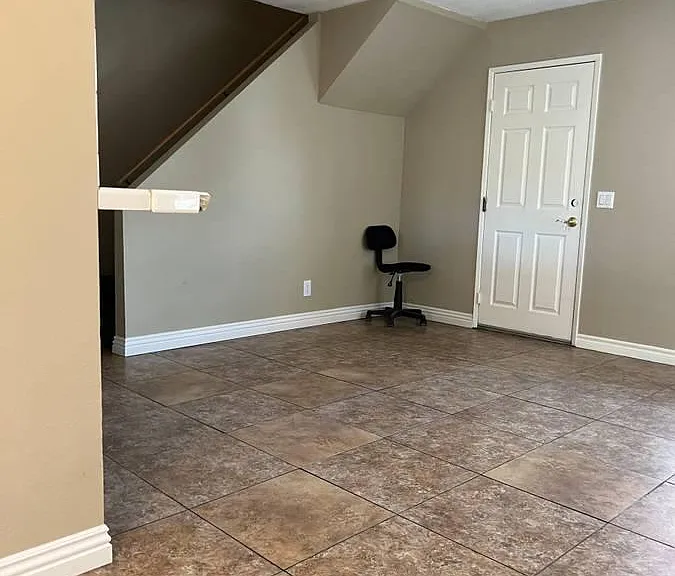 655 E Washington Ave — Photo 12