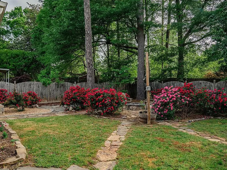 2331 Robin Ln SE — Photo 31
