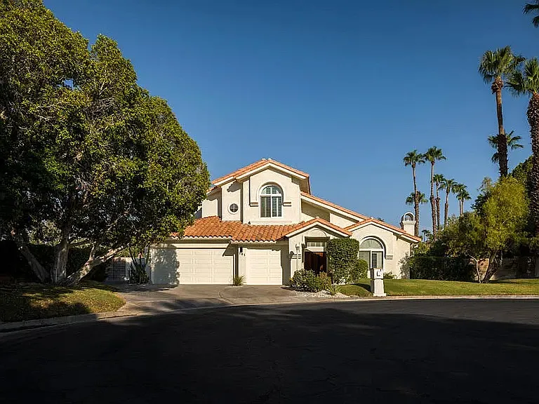 4 bed, 3642 sqft, $11,200 — Photo 3