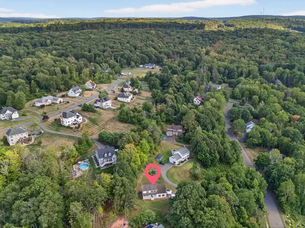 80 Elizabeth Lane, Middletown, CT 06457