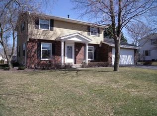 W182N8200 Georgetown Dr, Menomonee Falls, WI