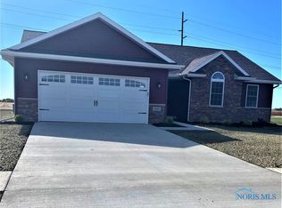 1009 Tomahawk Ln, Bowling Green, OH 43402