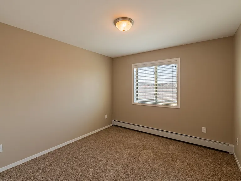Cottage Grove — Photo 42