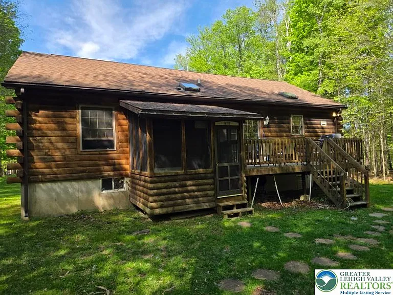 1037 Maplewood Dr — Photo 7