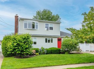 2679 W Alder Rd, Bellmore, NY 11710