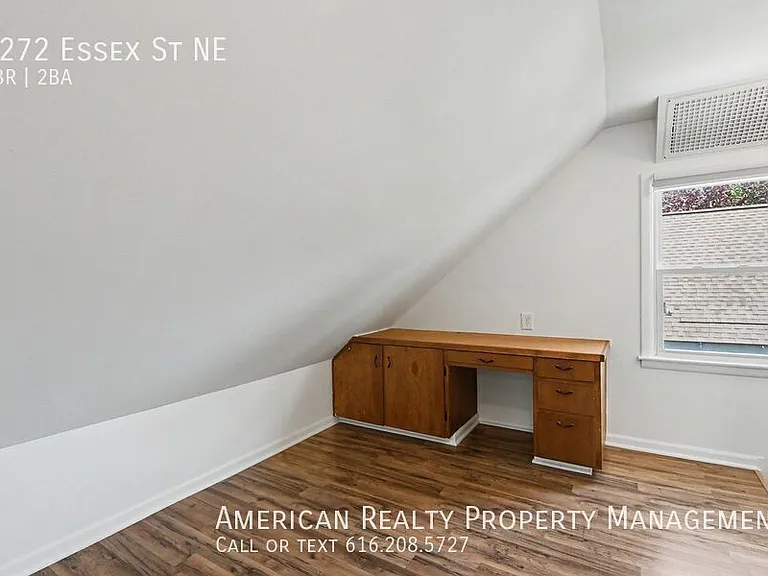3272 Essex St NE — Photo 12