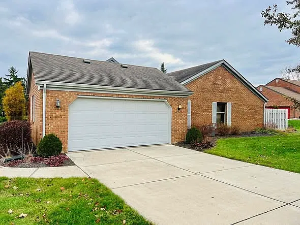 7947 Cliffwood Dr — Photo 2