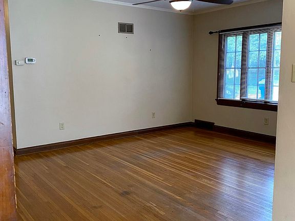 5th image of 115 Douglas Dr