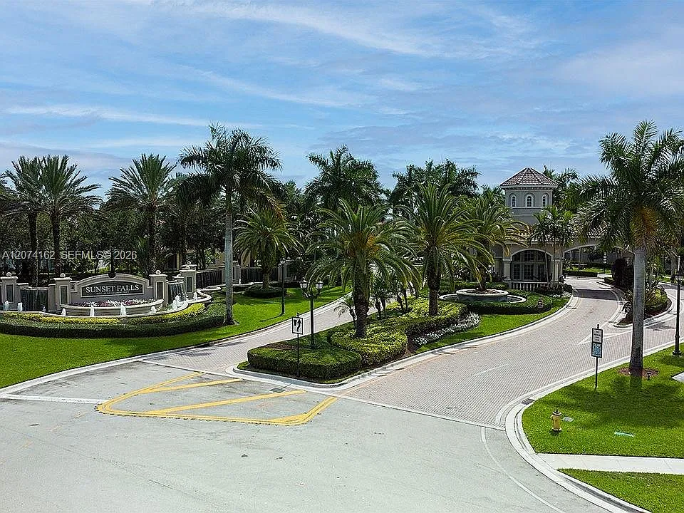5 bed, 3.0 bath, 3595 sqft, $6,000 — Photo 4