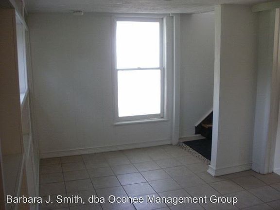 3rd image of 204 1/2 S Jefferson Ave