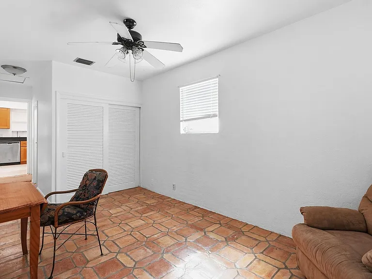 218 SE 3rd Ter — Photo 13