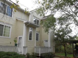 1611 Liberty St #19-5, Hanover Park, IL 60133