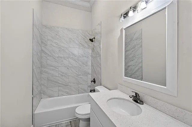 229 N Peters St #301 — Photo 9