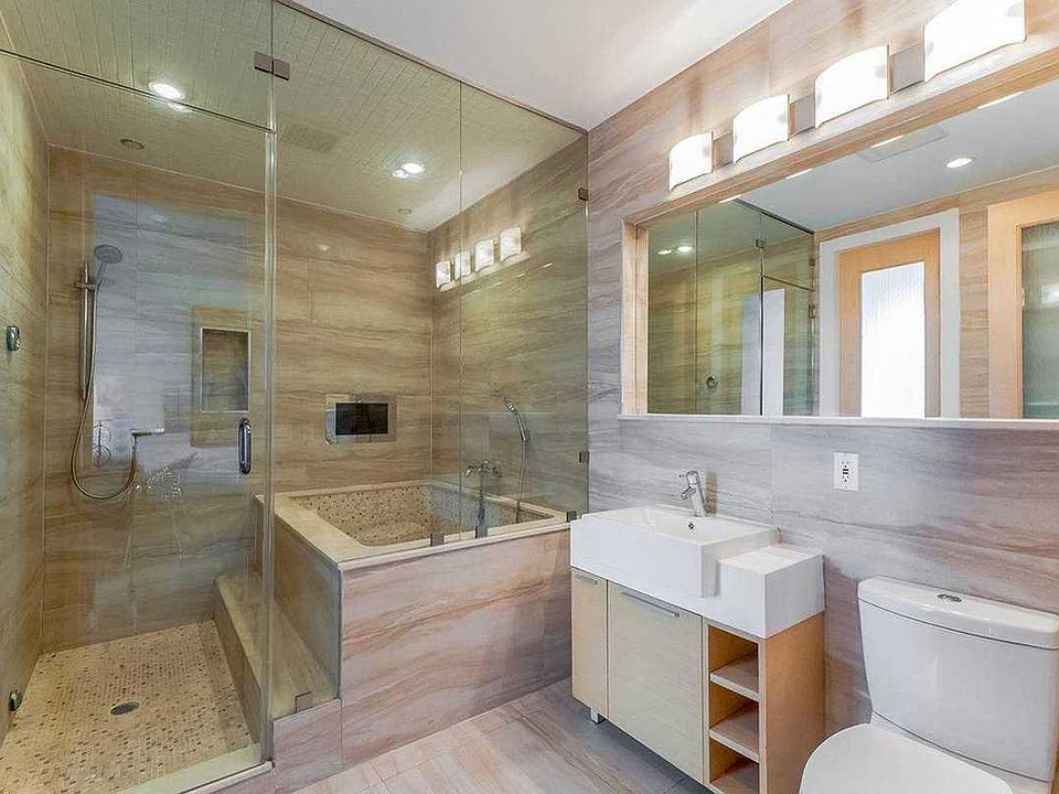 2nd image of 121 Kingsland Ave #2A