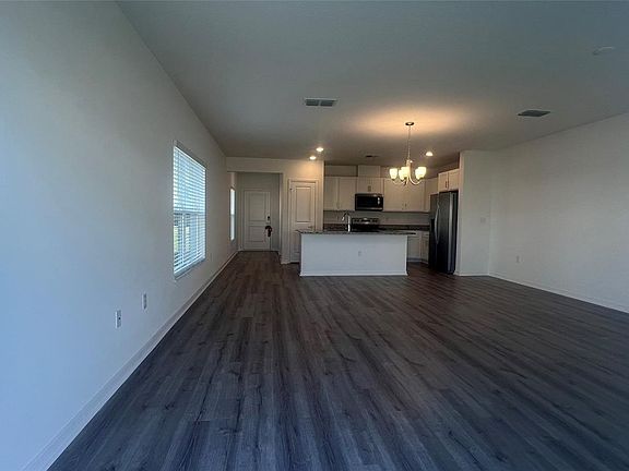 4th image of 692 Stoney Point Cir