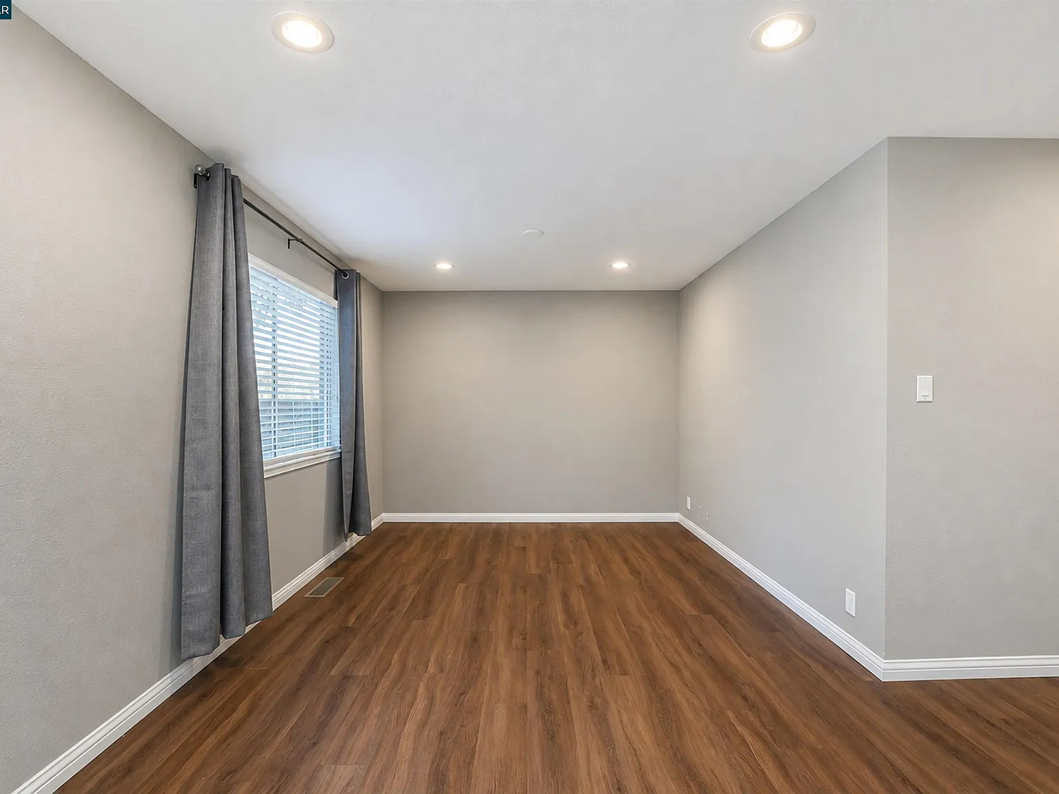 3 bed, 1955 sqft, $3,700 — Photo 4