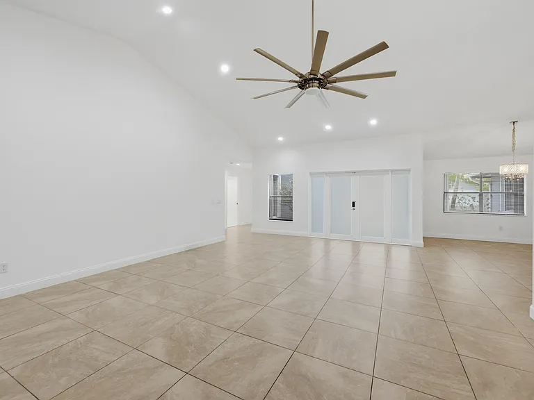 9033 NW 47th Ct — Photo 23