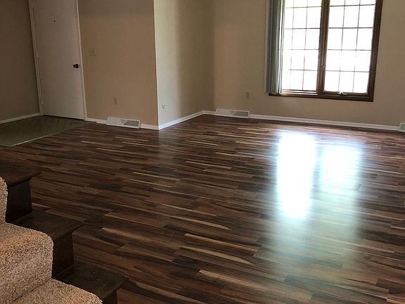 2nd image of 5821 Cresthaven Ln
