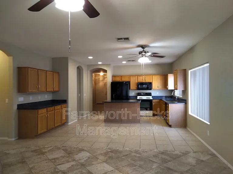 1154 E Locust Dr — Photo 6