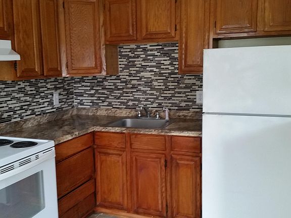 5th image of 6211 Wellington St #B