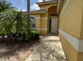 11170 Lakeland Cir, Fort Myers, FL 33913