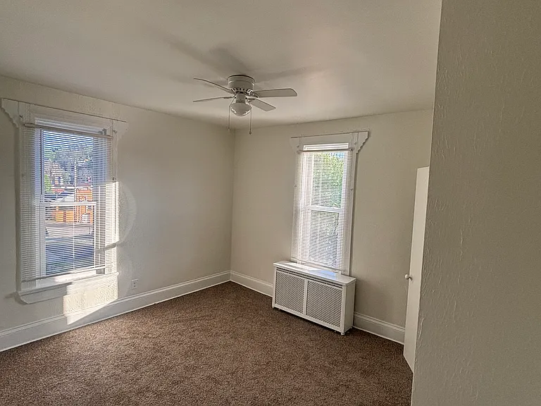 16 Oak St — Photo 3