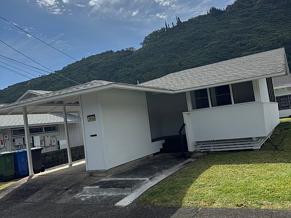 Charming MANOA House,
Attached carport & Street Parking