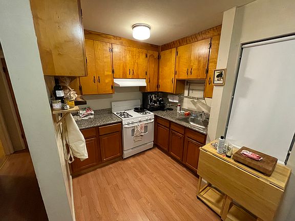3rd image of 234 Duncan St #3