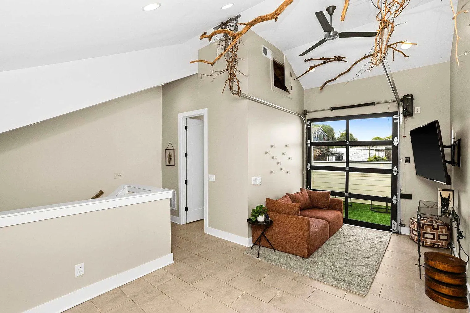 4 bed, 4.0 bath, 2992 sqft, $4,688 — Photo 4