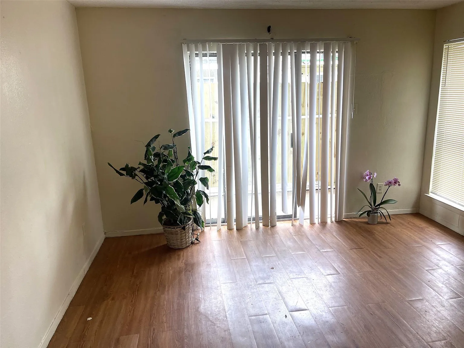 2 bed, 1.0 bath, 1005 sqft, $1,100 — Photo 3