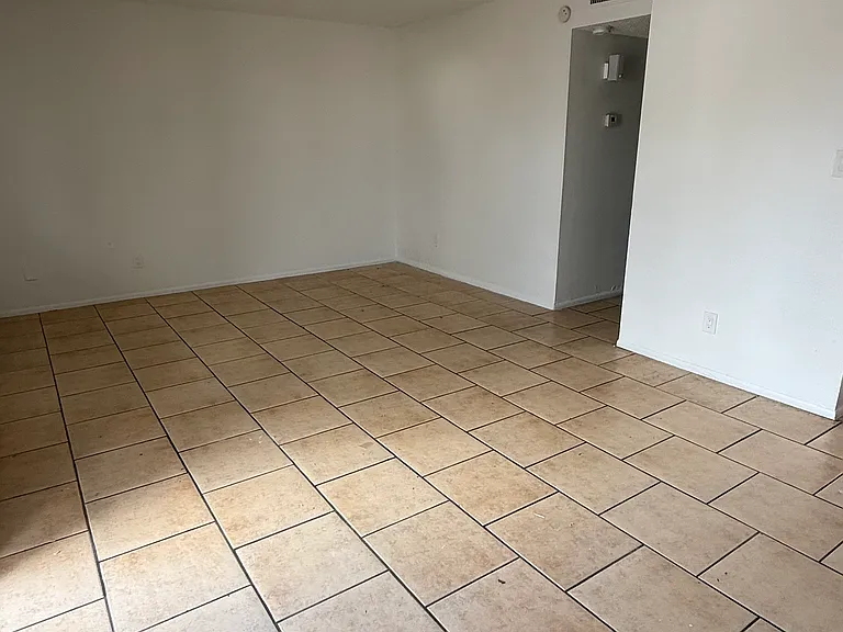 2236 W Heatherbrae Dr #4 — Photo 5