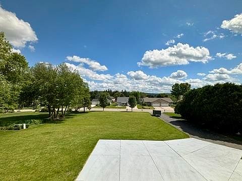 3rd image of 703 Meadowview Ln