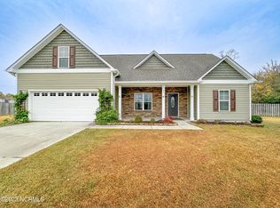 51 E Tumbling Waters Rd, Rocky Point, NC 28457