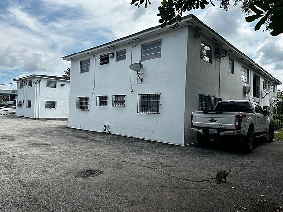 4th image of 1750 NE 149th St APT 6