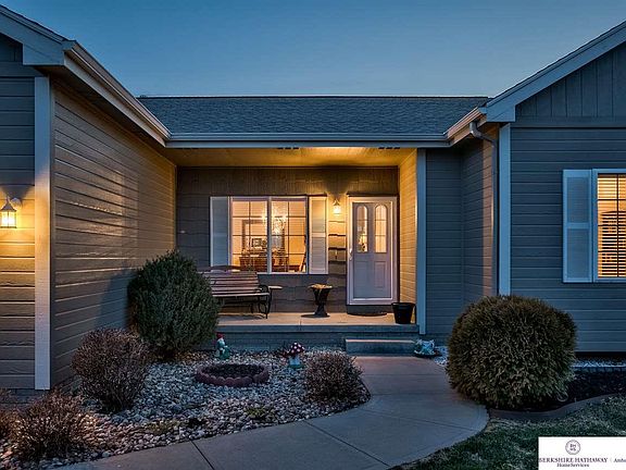 3rd image of 4716 N 162nd Ave
