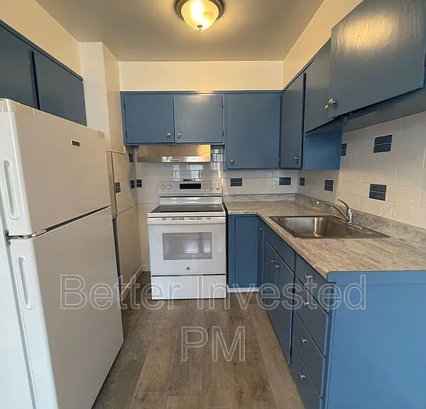 2400 39th Ave #2 — Photo 1