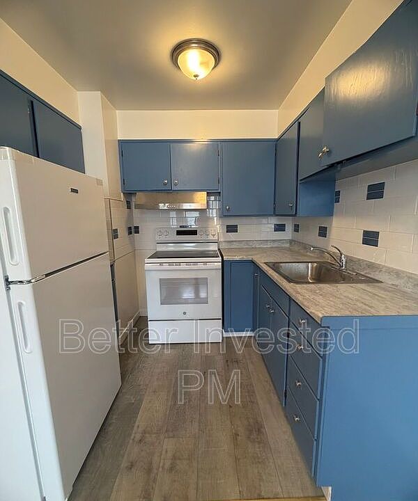 1st image of 2400 39th Ave APT 2