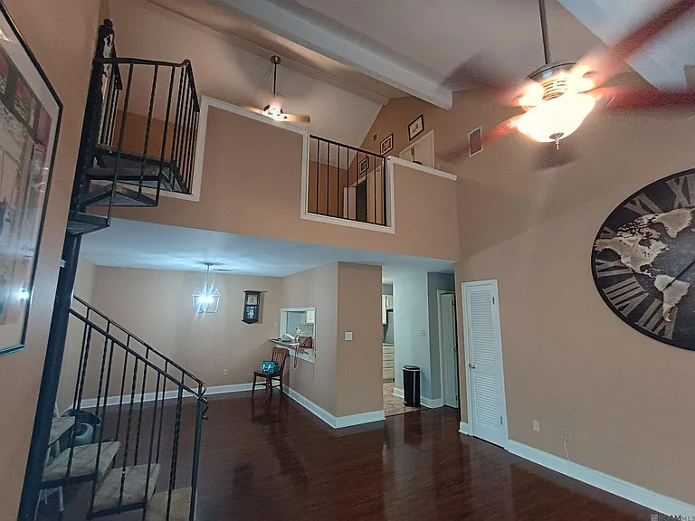 8500 Bluebonnet Blvd #24 — Photo 3