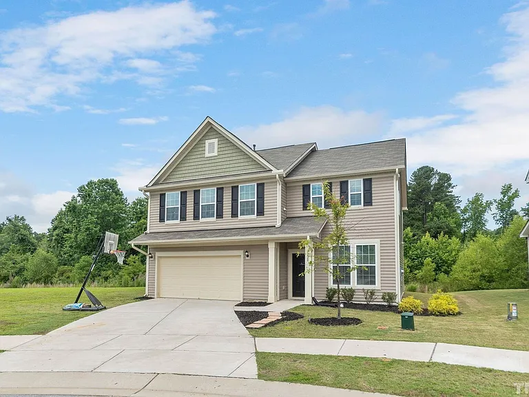 220 Avery Glenn Way — Photo 2