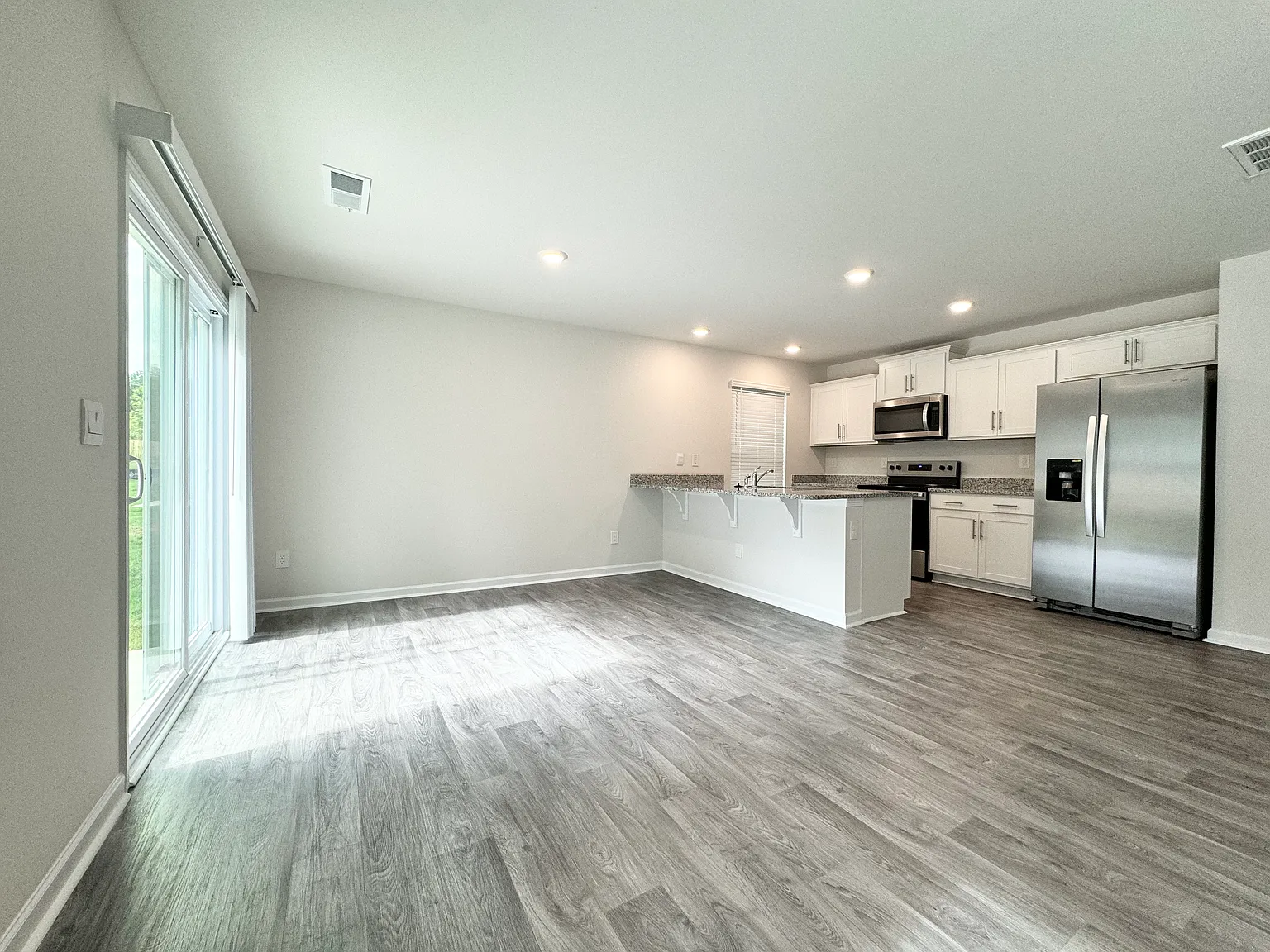 4 bed, 2.5 bath, 1601 sqft, $2,150 — Photo 2