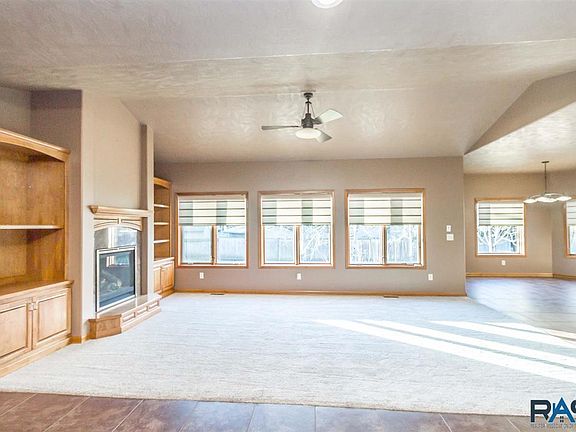 4th image of 905 E Quail Run Cir